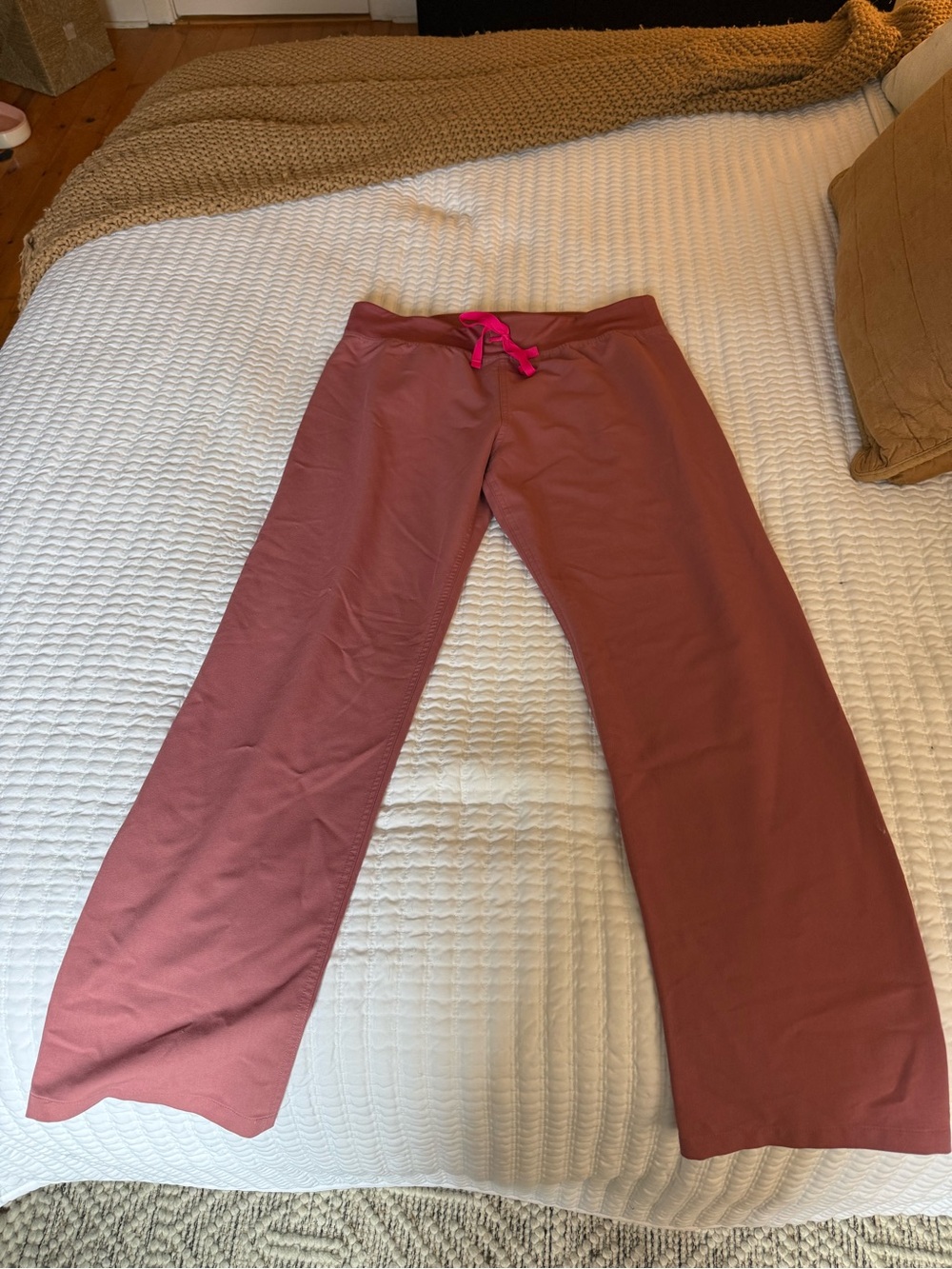 Figs scrubs pants size large muave
